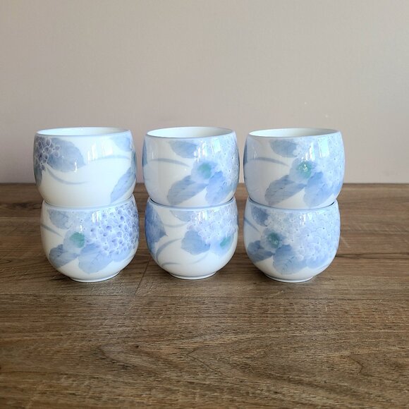 Vintage set of 6 porcelain Japanese tea cups with blue floral design. Green tea. - Picture 2 of 6
